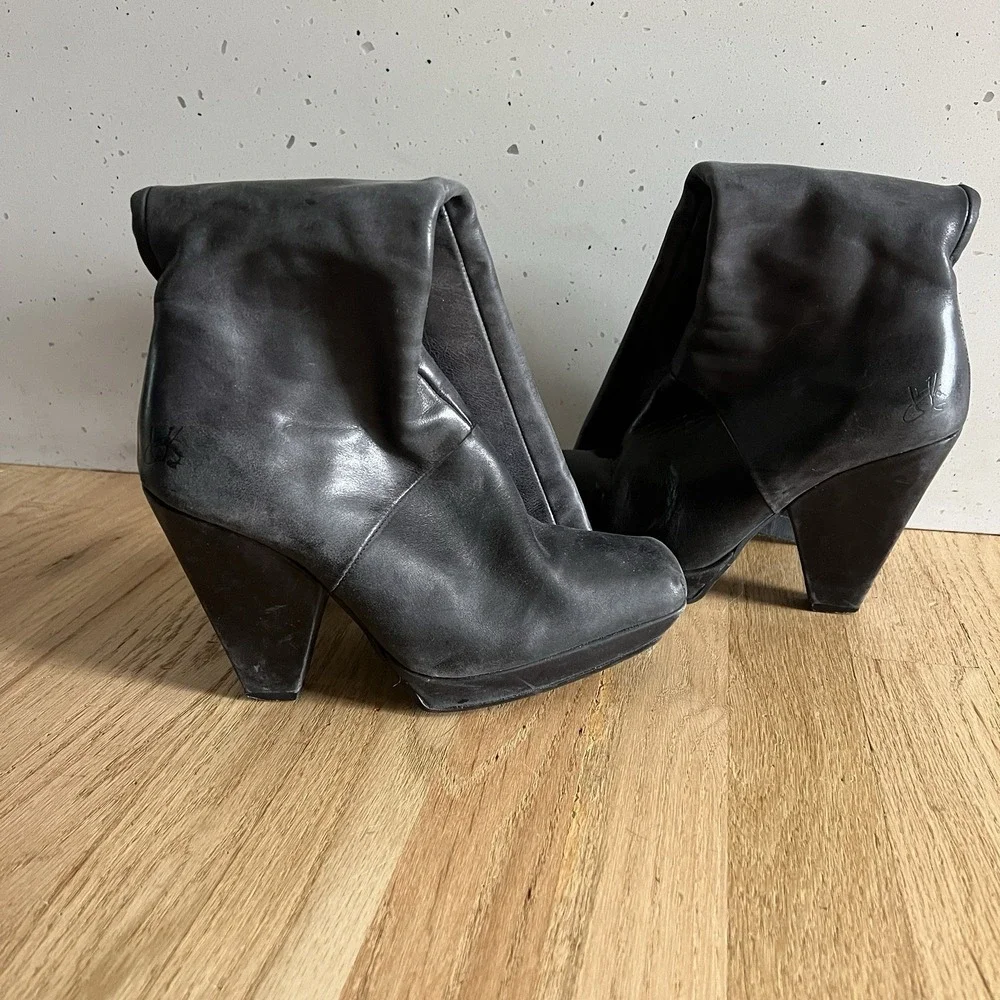 John Fluevog On Course Collection Leeward knee high square toe leather boots 7.5